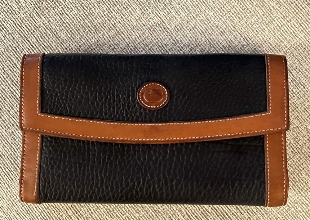 Vtg Dooney & Bourke Black Brown Pebbled All Weather Leather Trifold Wallet READ